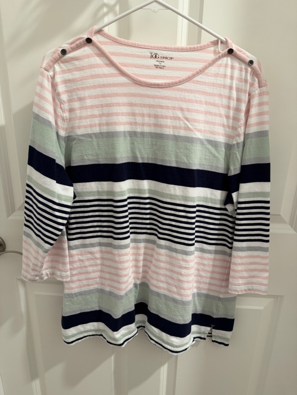 The Togg shop women’s shirt. XL